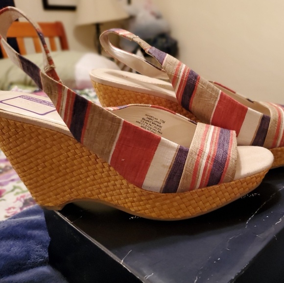 Anne Klein Fortuna Wedges - Picture 1 of 3